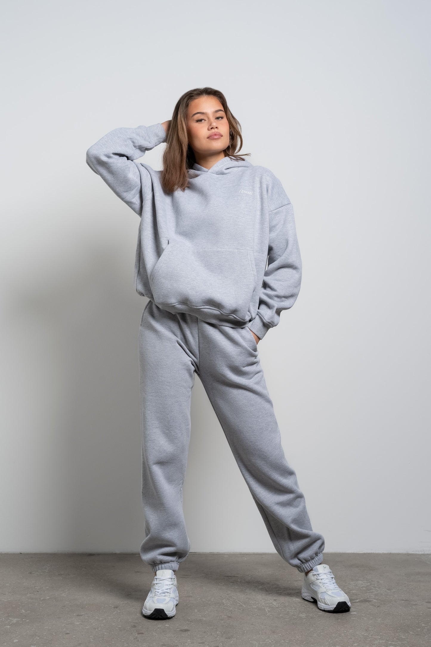 Grey Essential Oversized Jogger - for dame - Famme - Jogger